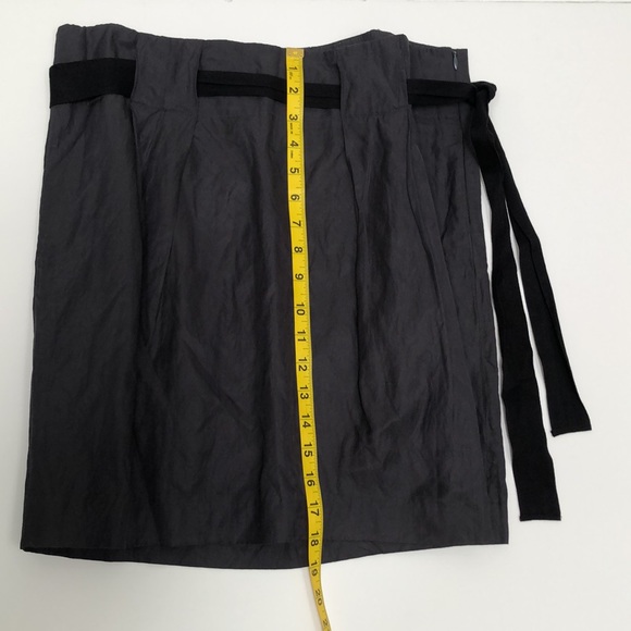 Banana Republic - Crinkly grey skirt with fabric belt - hint of shine - … - Picture 3 of 7
